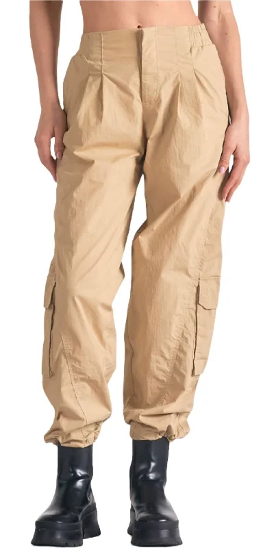 Women's Cargo Pants In Tan